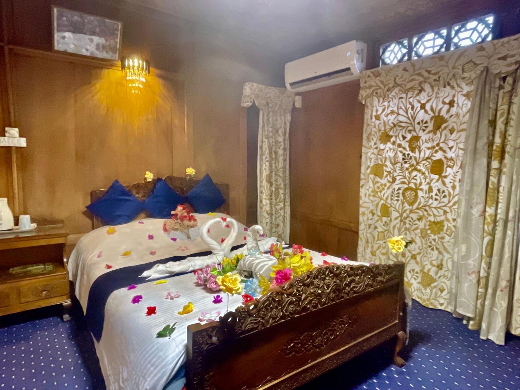 New Sea Palace Houseboats Σριναγκάρ Εξωτερικό φωτογραφία