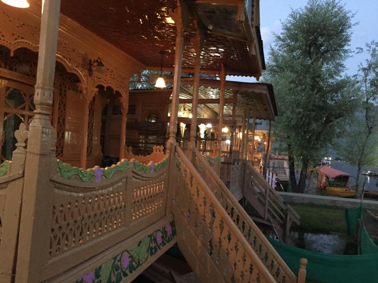 New Sea Palace Houseboats Σριναγκάρ Εξωτερικό φωτογραφία